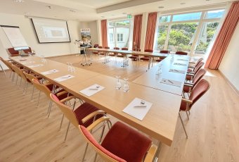 Alpenhof Tagungsraum Neu (1).jpeg