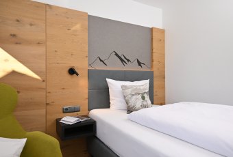 Superior Einzelzimmer - Sommer (4).JPG